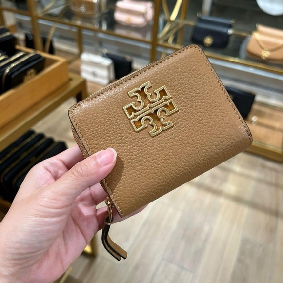 Tory Burch Britten Bifold Wallet - Picture 2 of 3